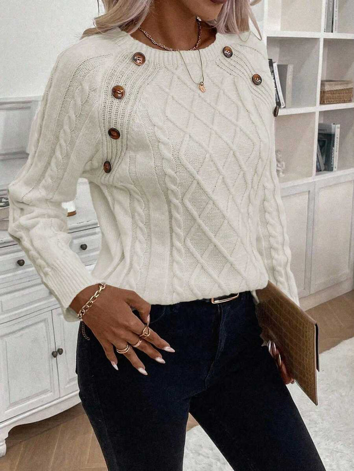 Clara – Pull en Maille Câble avec Détails Bouton